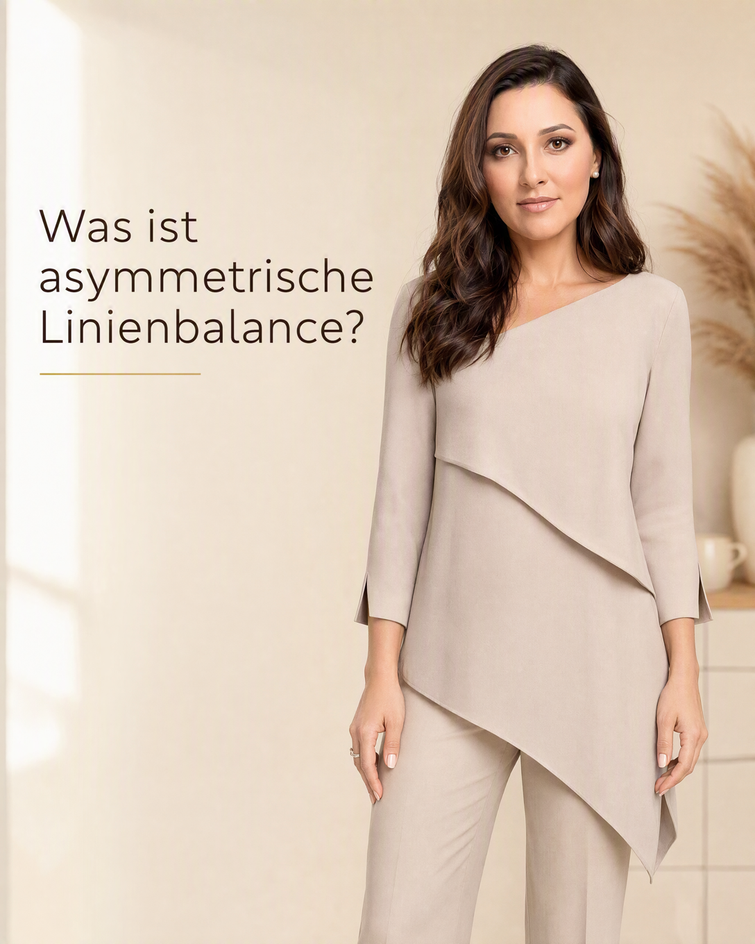 Kleid mit asymmetrischem Saum und diagonal verlaufender Drapierung