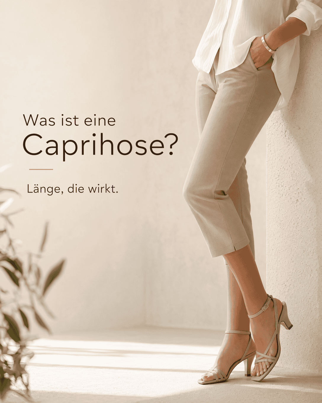 Editoriale Grafik zu Caprihose mit ruhigen Formen, Stofflinien und ESKYNA Farbwelt