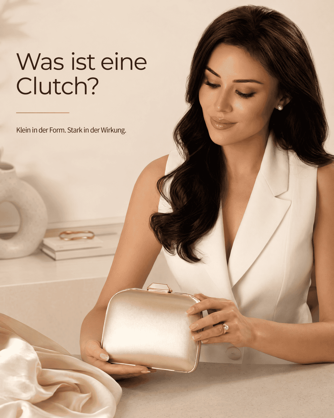 Editoriale Grafik zu Clutch mit abstrahierten Formen, ruhigen Farbfeldern und hochwertiger Anmutung