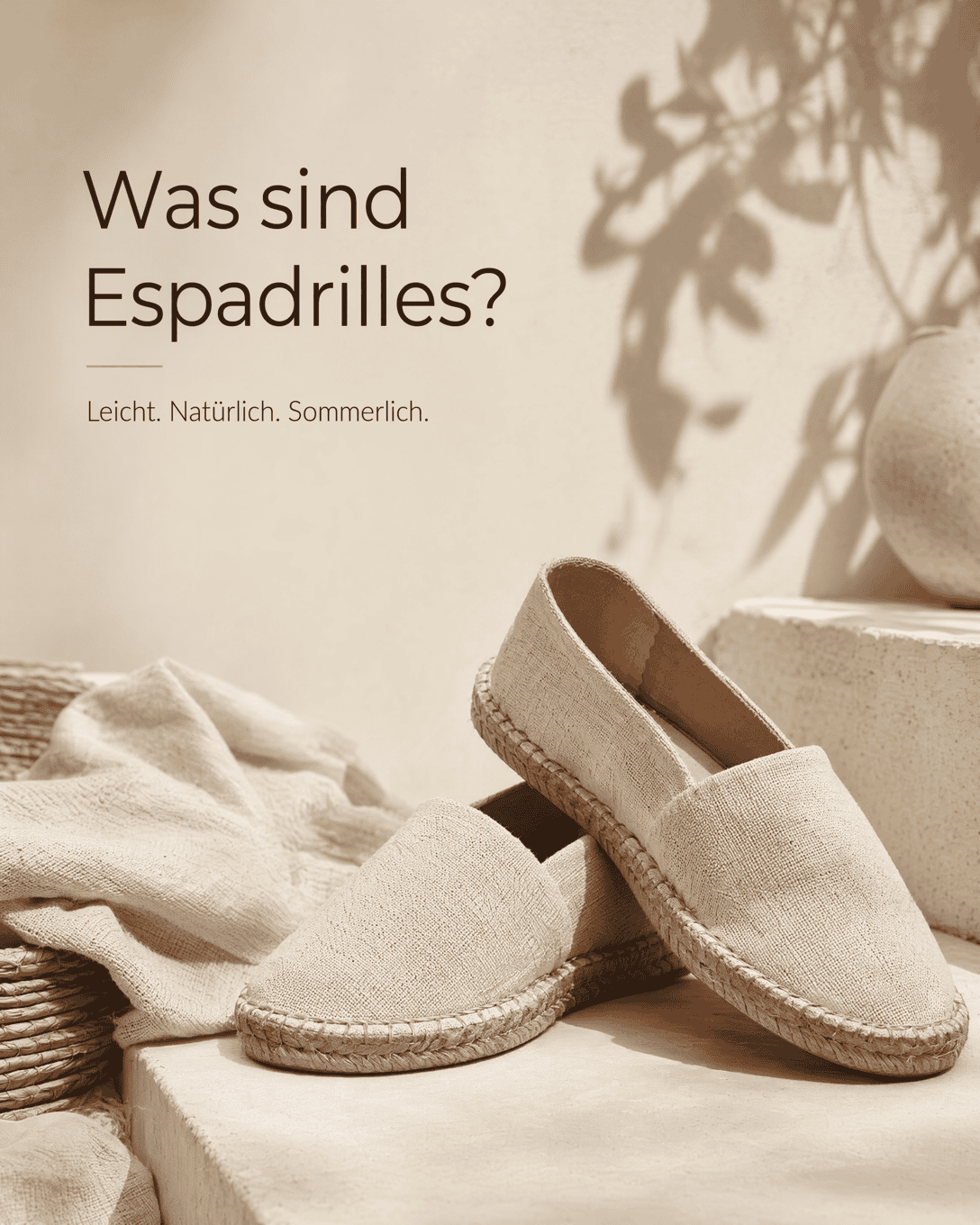 Editoriale ESKYNA Grafik zum Glossarbegriff Espadrilles mit ruhigen Formen und feinen Farbfeldern
