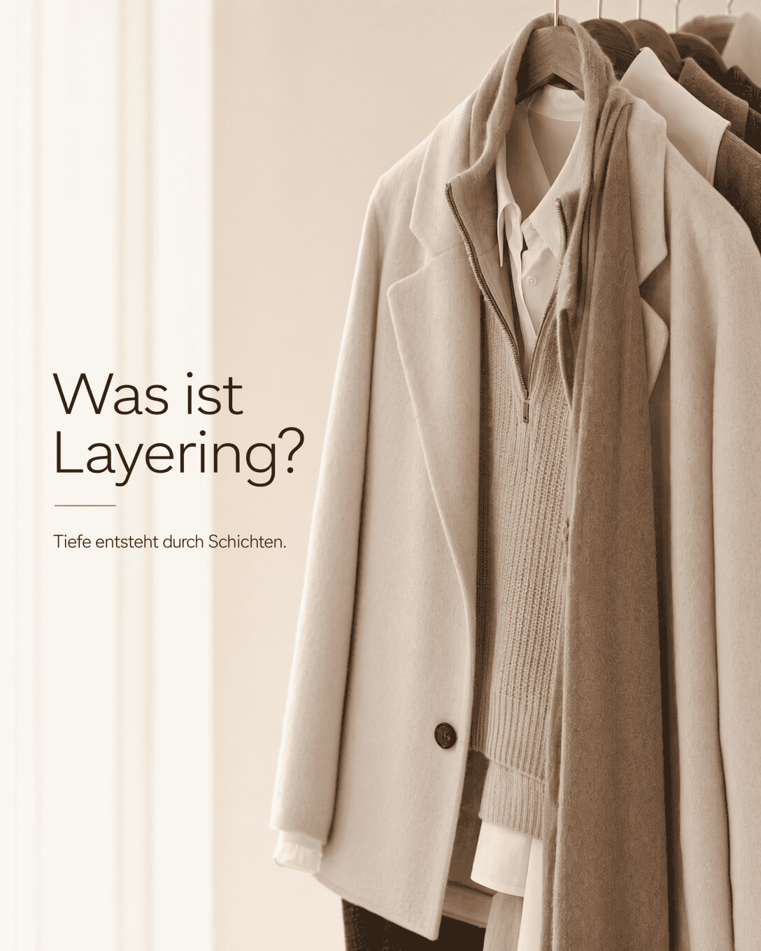 Editoriale Grafik mit übereinanderliegenden Stoffschichten, Längenlinien und ruhigen neutralen Flächen