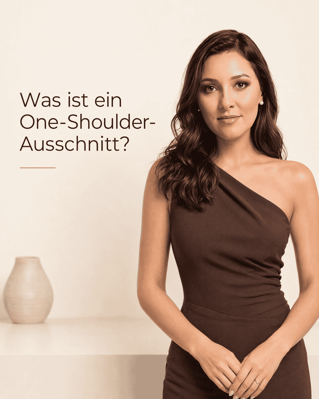 Asymmetrischer One-Shoulder-Ausschnitt mit einer bedeckten und einer freien Schulter