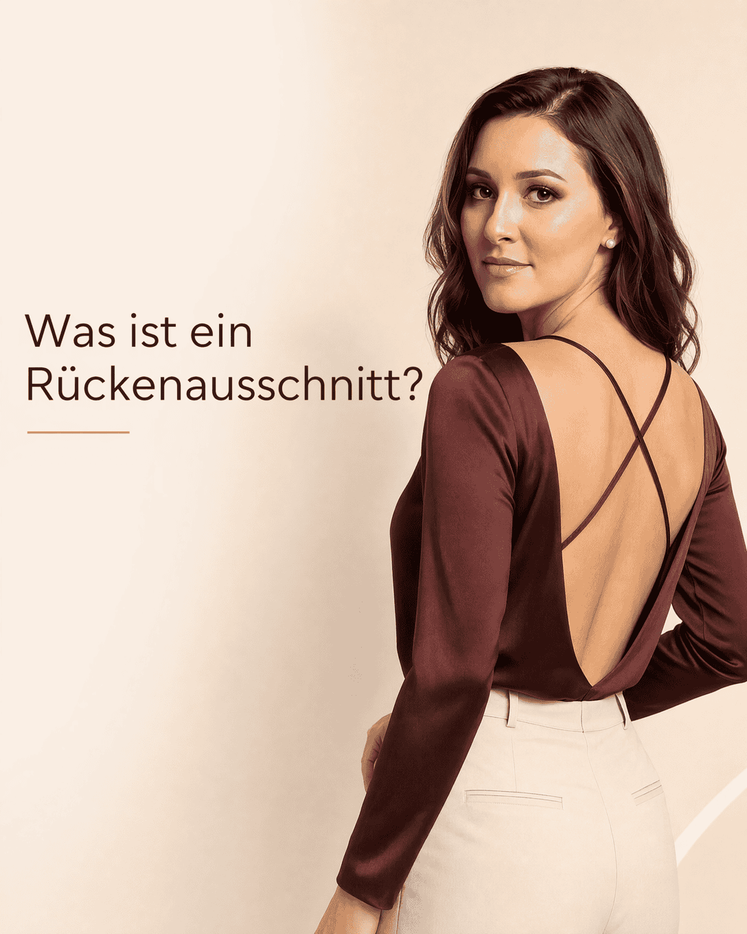 Dunkelrotes Abendkleid mit tiefem U-förmigem Rückenausschnitt und schmalen überkreuzten Trägern