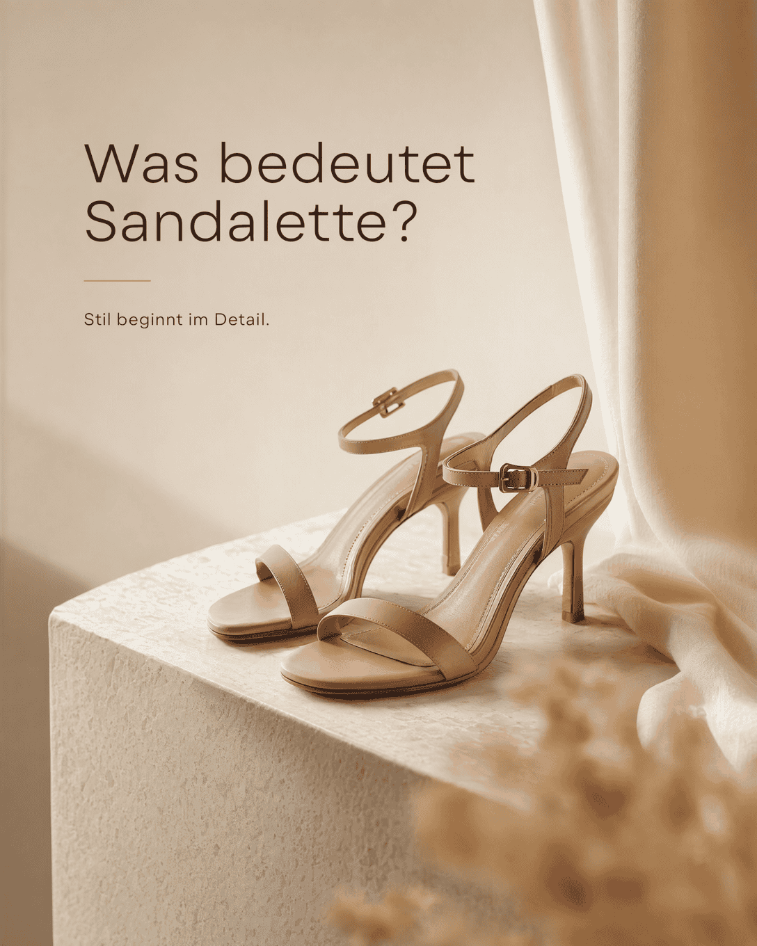 Editoriale Glossar-Grafik zu Sandalette mit ruhigen Farbfeldern und feiner Linienführung
